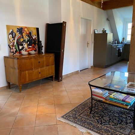 Helle Und Ruhige Dachgeschosswohnung München Kültér fotó