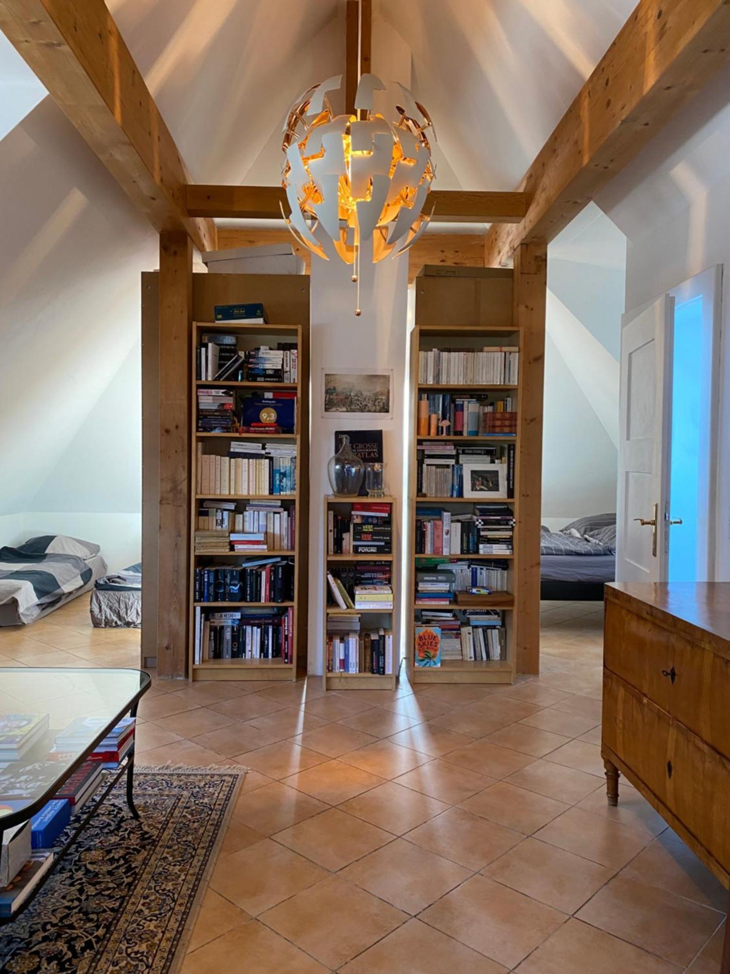 Helle Und Ruhige Dachgeschosswohnung München Kültér fotó