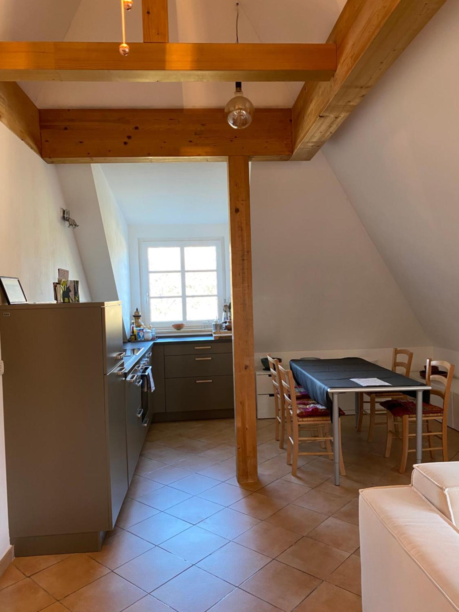 Helle Und Ruhige Dachgeschosswohnung München Kültér fotó