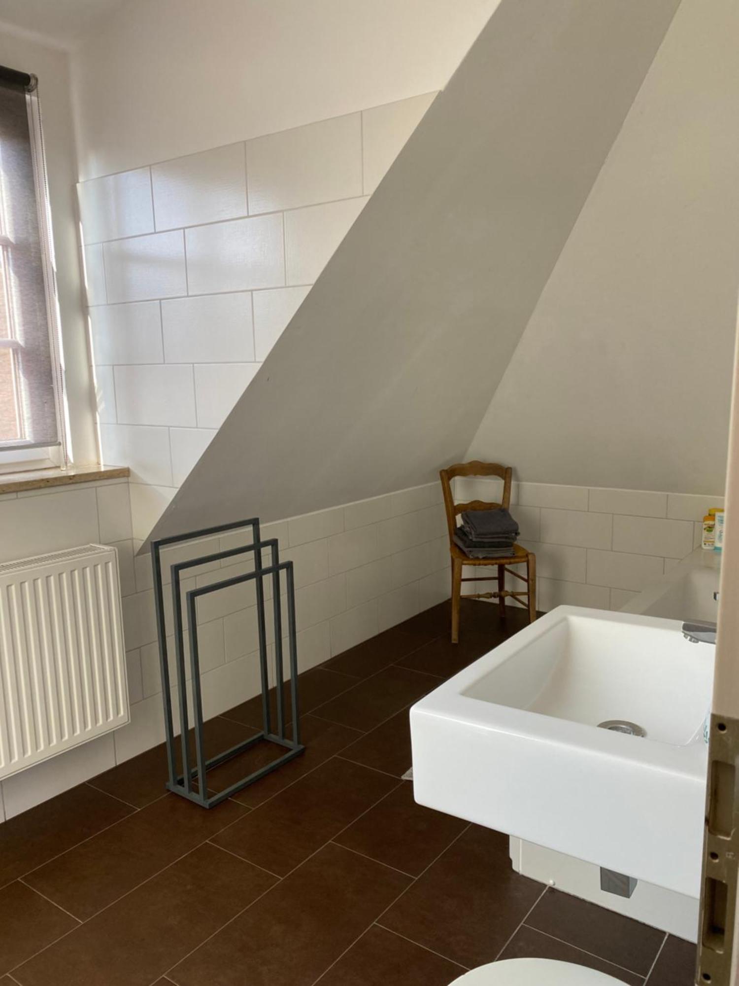 Helle Und Ruhige Dachgeschosswohnung München Kültér fotó